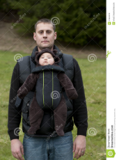 father-front-baby-carrier-17684913.jpg