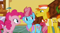 Mr_and_Mrs_Cake_are_glad_that_Pinkie_agreed_on_the_job_S2E24.png
